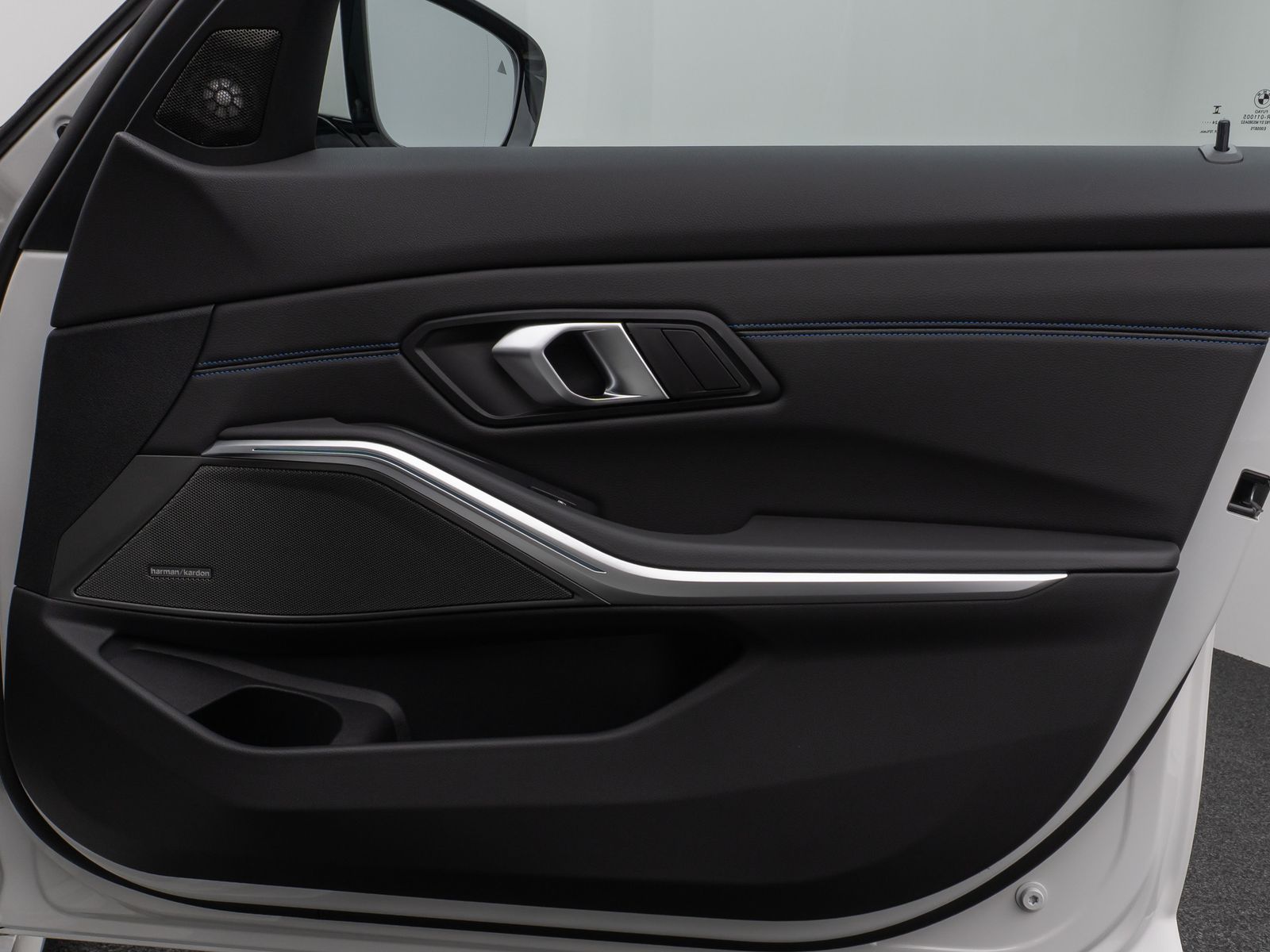 Fahrzeugabbildung BMW 330e M Sport Panorama 360°HUD DAB H/K AHK ACC