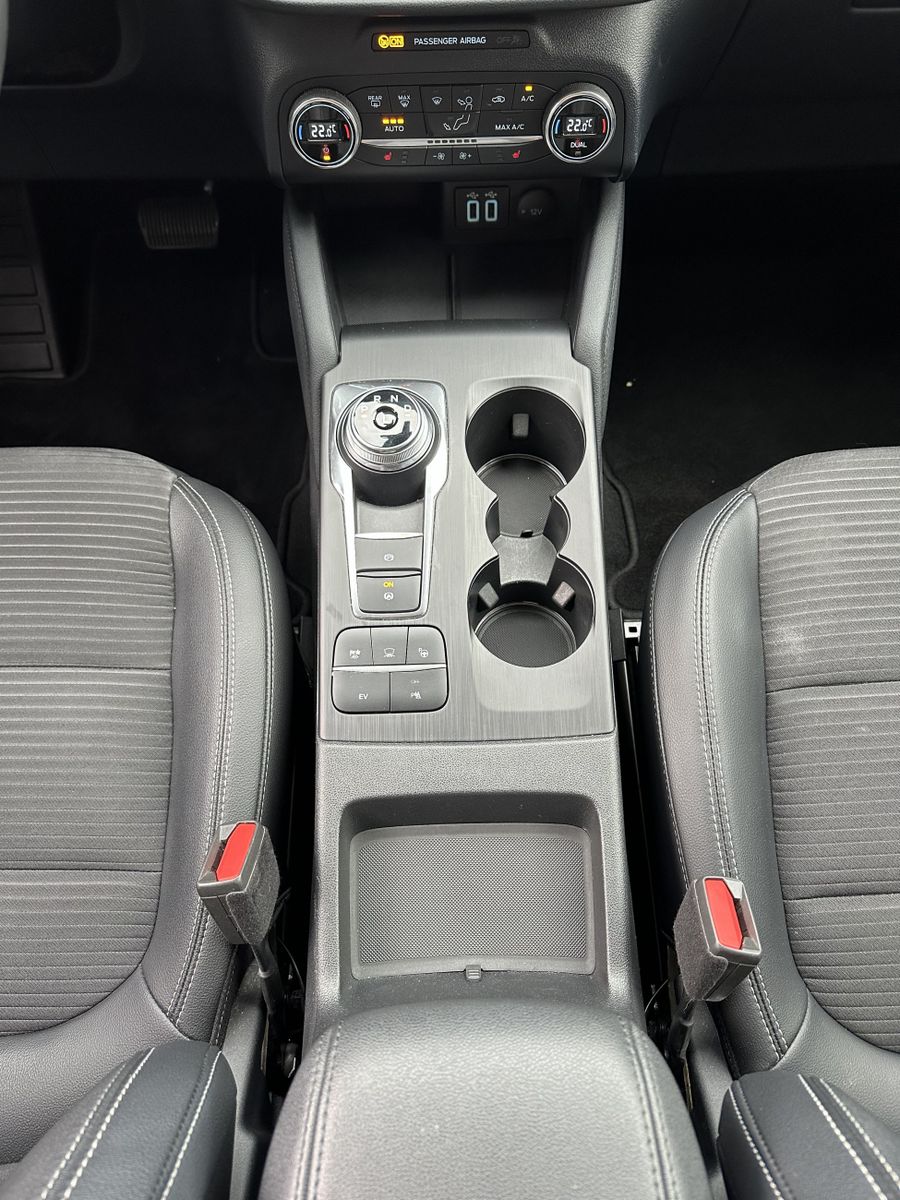 Fahrzeugabbildung Ford Kuga 2.5 Plug-In Hybrid Titanium X NAV+LED+HUD
