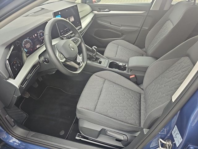 Fahrzeugabbildung Volkswagen Golf VIII 1.5 TSI LIFE NAVI SHZ LED KLIMA KEYLES