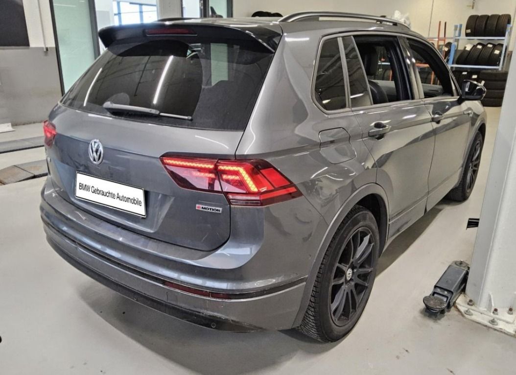 Fahrzeugabbildung Volkswagen Tiguan 20TDI 4Motion R-LINE BLACK STHZG LED ANHZ
