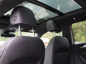 Volkswagen T-Roc 1.5 DSG R-Line Black AHK Pano Matrix Kame.