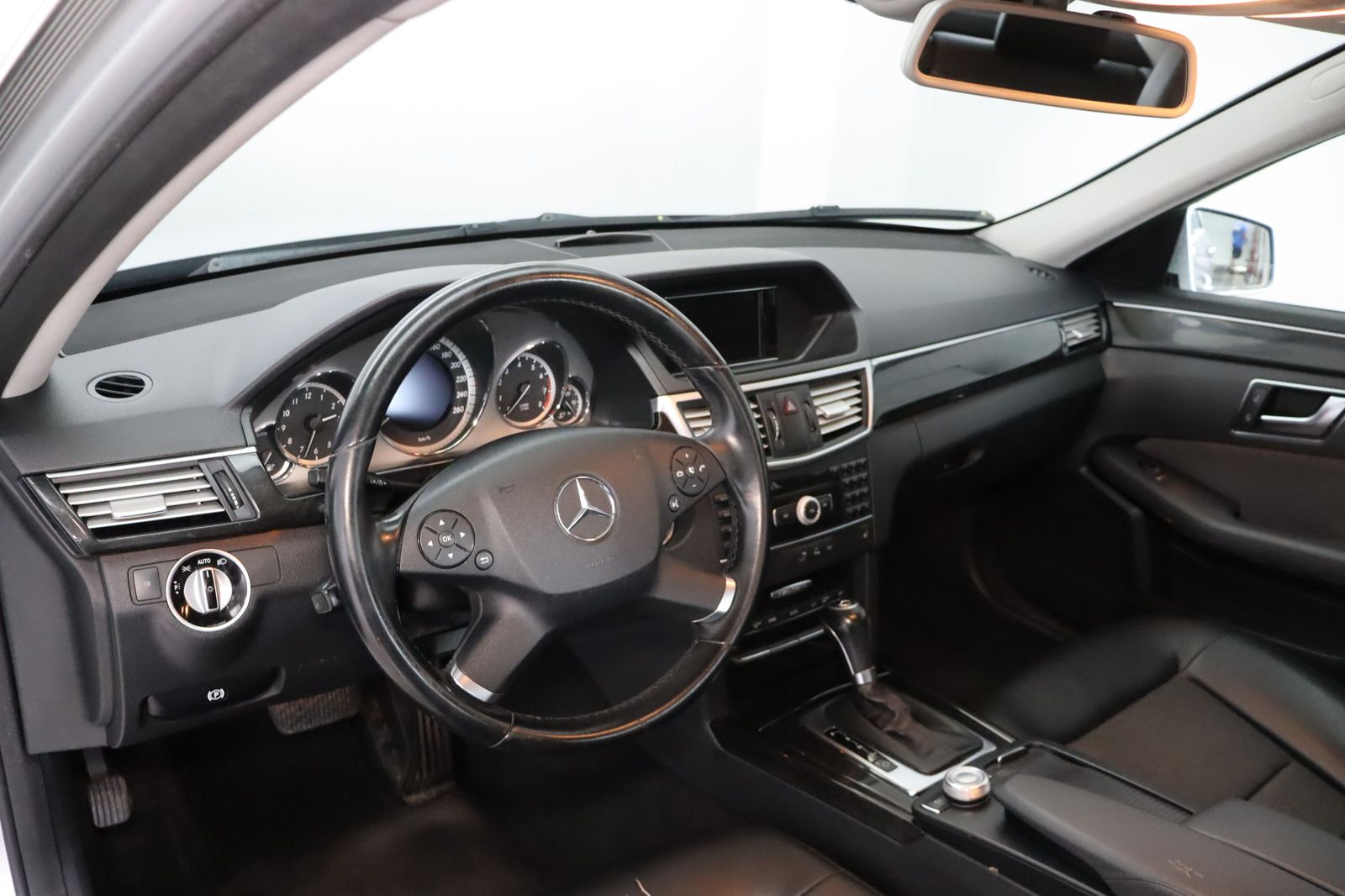 Fahrzeugabbildung Mercedes-Benz E 200 AVANTGARDE * Xenon * HU/AU 07.26