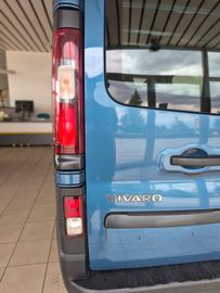 Opel Vivaro - 10