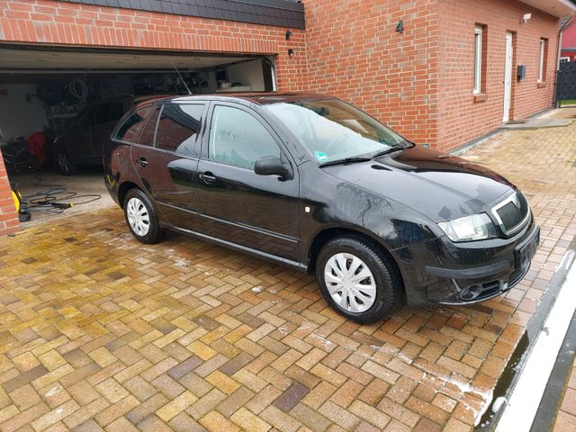 Skoda Fabia 1.2 64PS TÜV neu instandgesetzte Mot