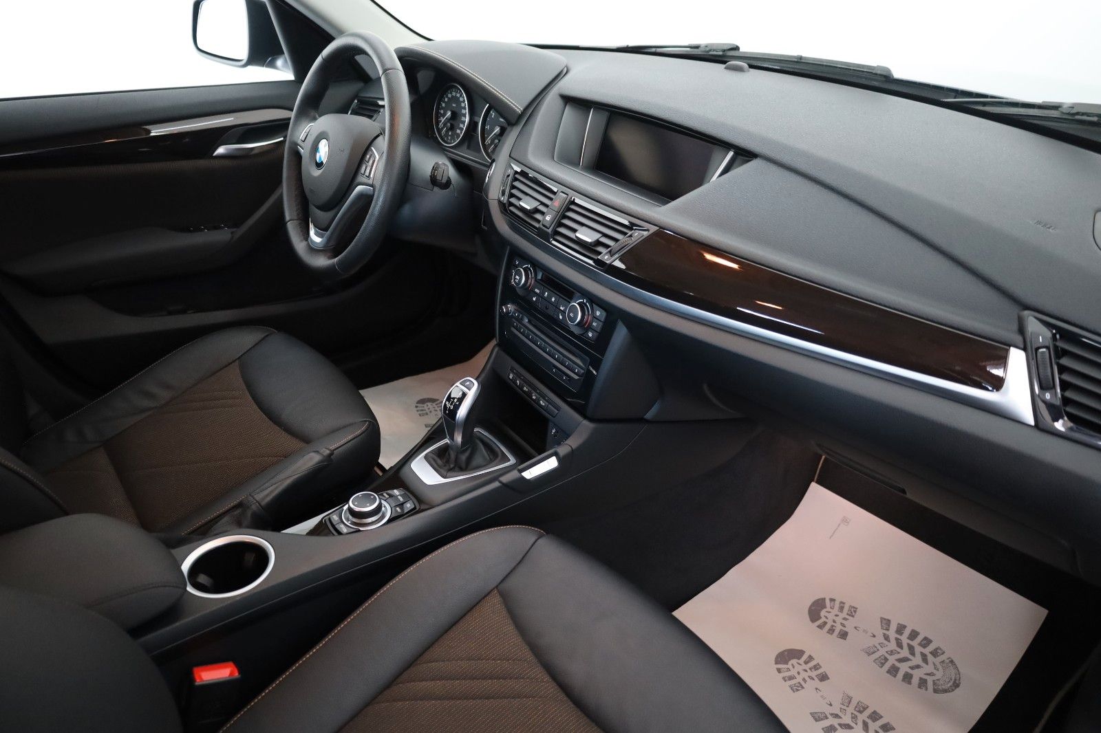Fahrzeugabbildung BMW X1 20i xDrive XLine Navi,Xenon,Kamera,SH,PDC,AHK