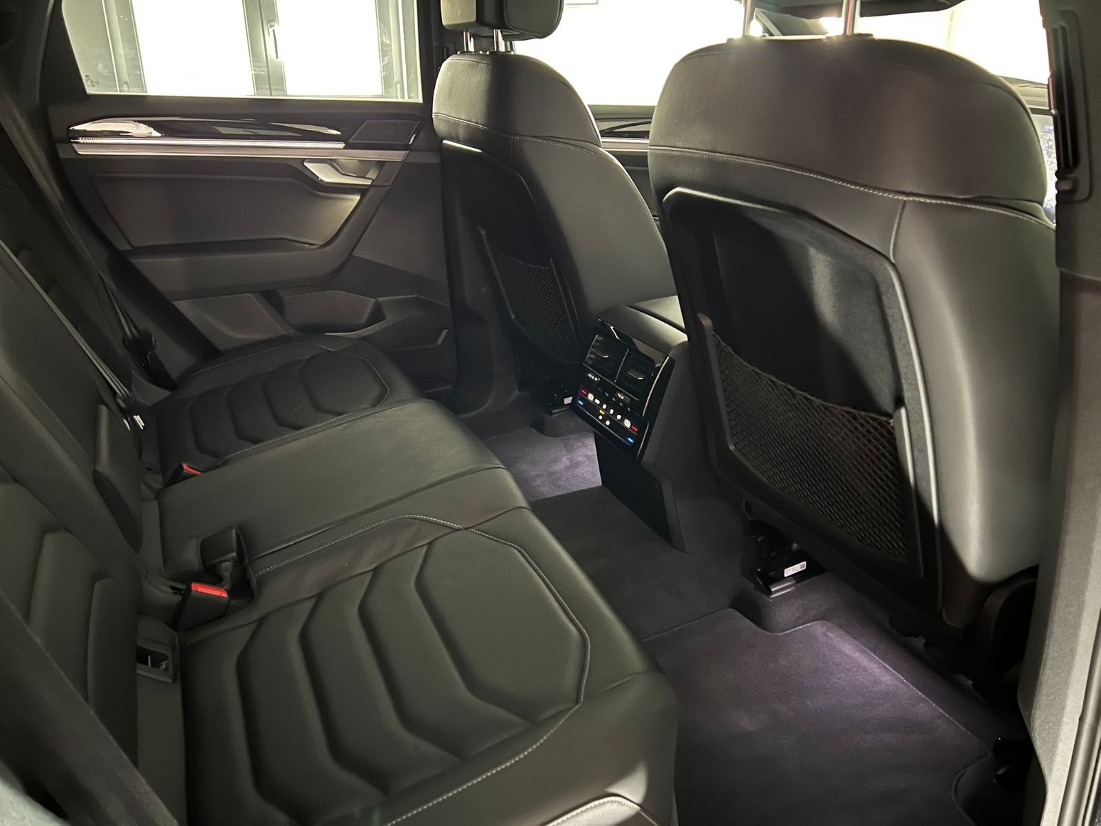 Fahrzeugabbildung Volkswagen Touareg R-Line 4Motion/PANO/AHK/MATRIX/BLACK OP.