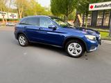 Mercedes-Benz GLC 350 e 4MATIC Pano/AHK/LED/360/kyless TÜV neu - blaue Mercedes-Benz GLC 350