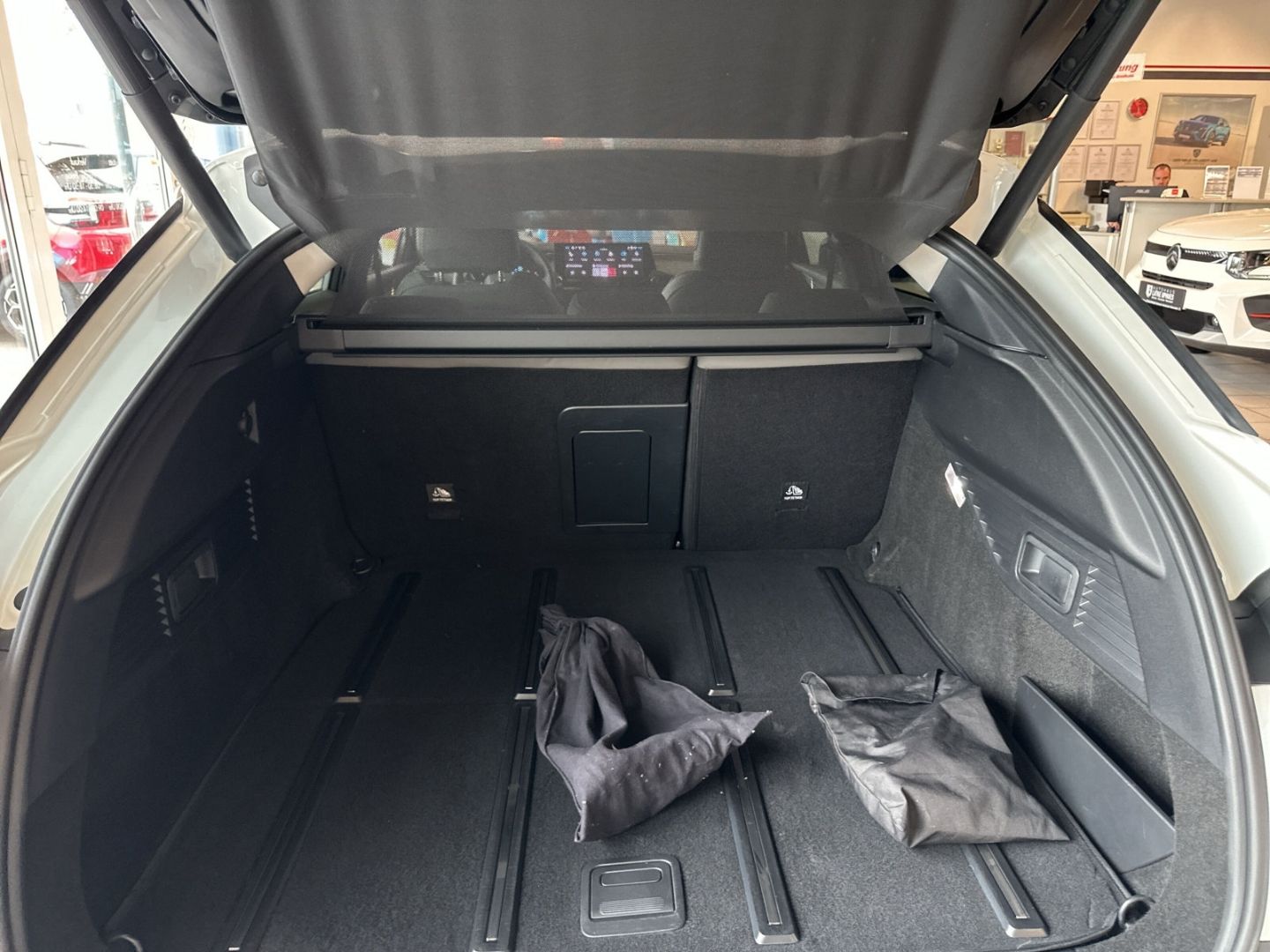 Fahrzeugabbildung Citroën C5X Plug-in 225 EAT8 Shine Pack Navi Panodach