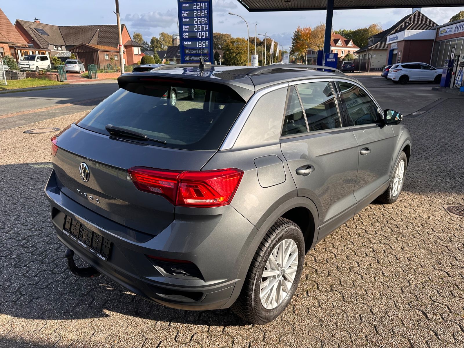 Fahrzeugabbildung Volkswagen T-Roc 1.0 TSI AHK/Navi/APP/PDC/GJR/LM 16"
