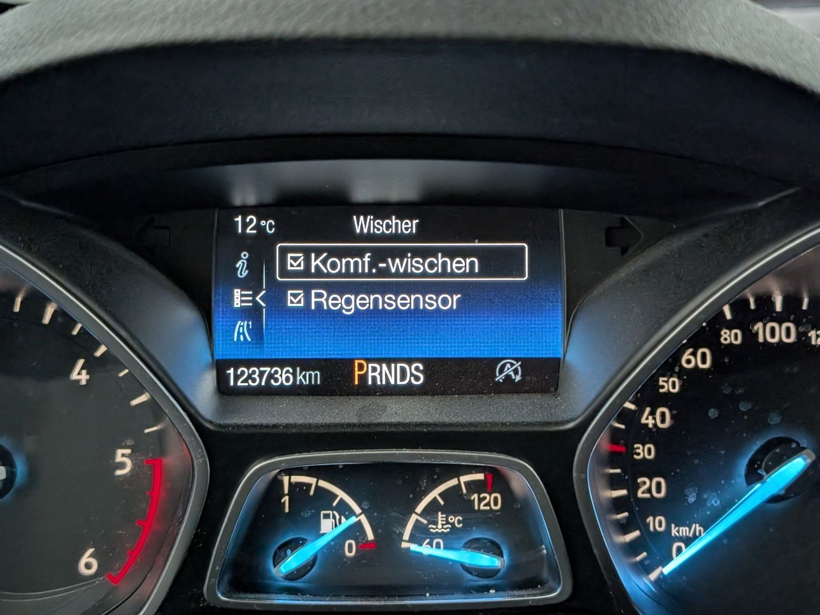 FORD Kuga  2.0 TDCi Cool &amp; Connect Navi Allwetter – Bild 17