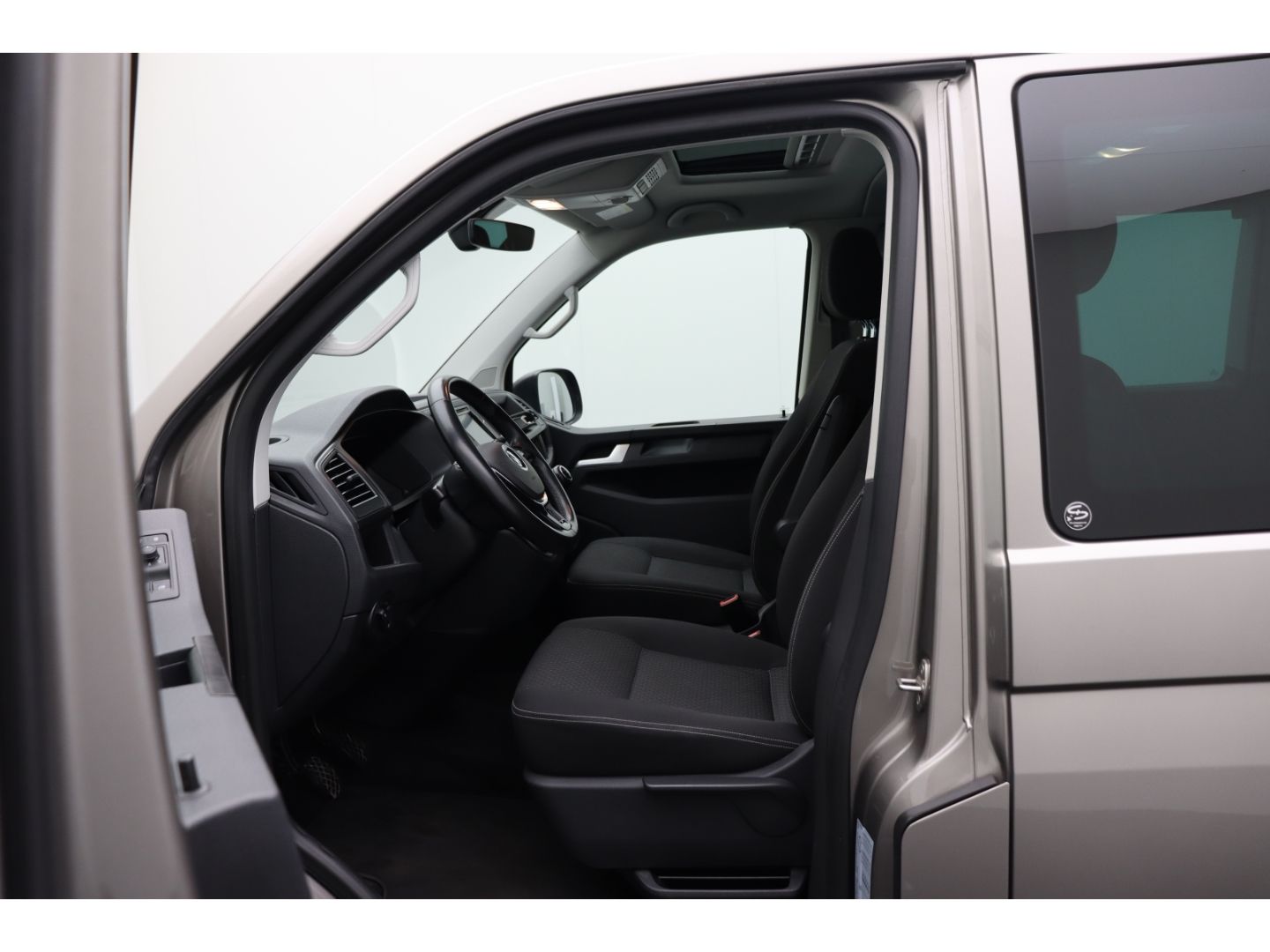 Fahrzeugabbildung Volkswagen T6.1 Multivan Trendline Pano Elektr. Schiebetür