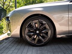 BMW 740 – 11 / 35