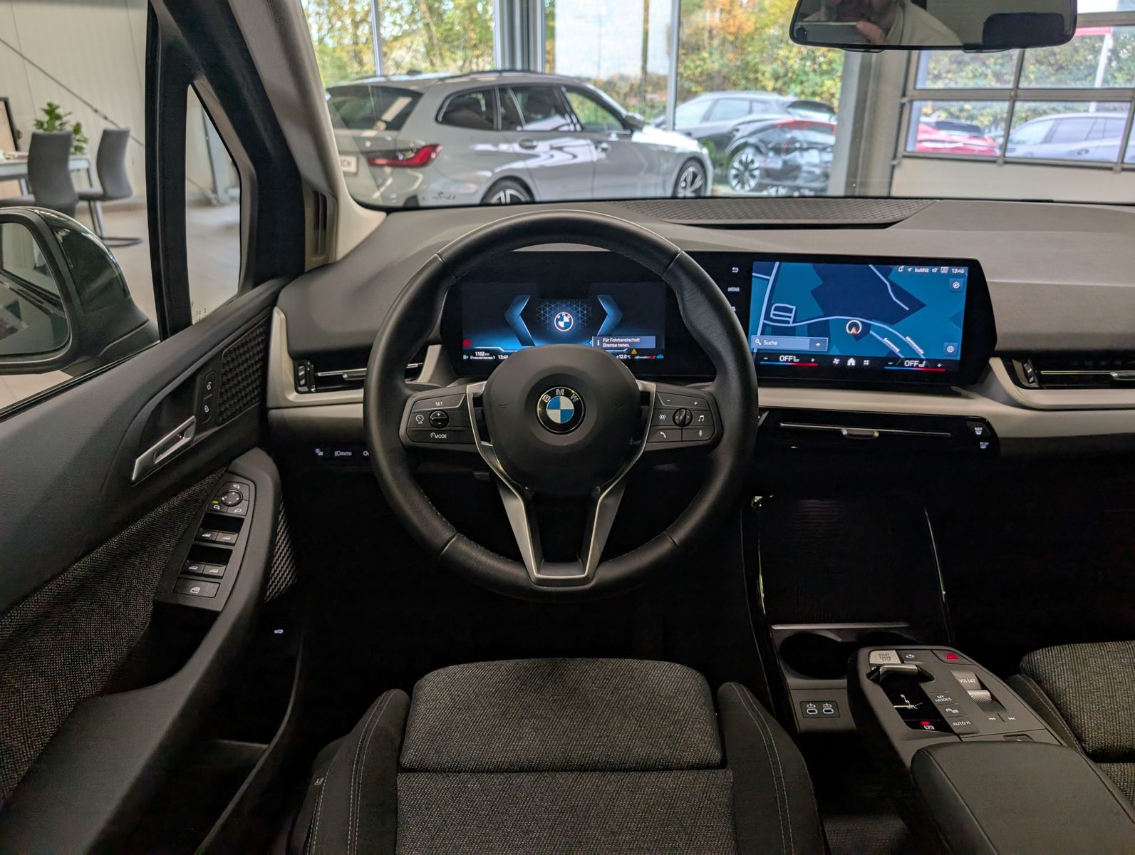 Fahrzeugabbildung BMW 218 Active Tourer d AHK Pano Cam Travel-Paket