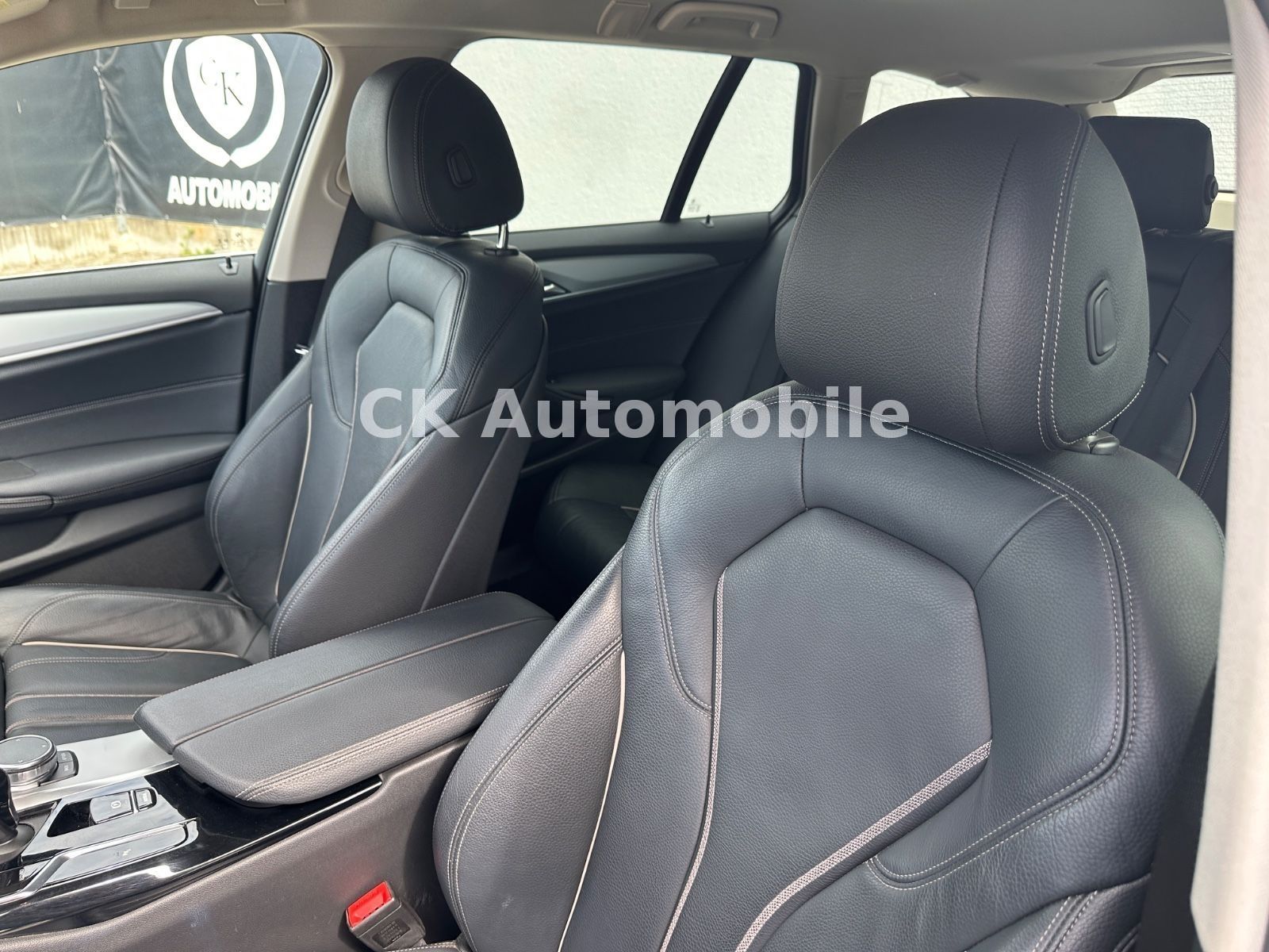 Fahrzeugabbildung BMW 520d Touring/Navi/Leder/Head-Up/Kamera/LED/ACC