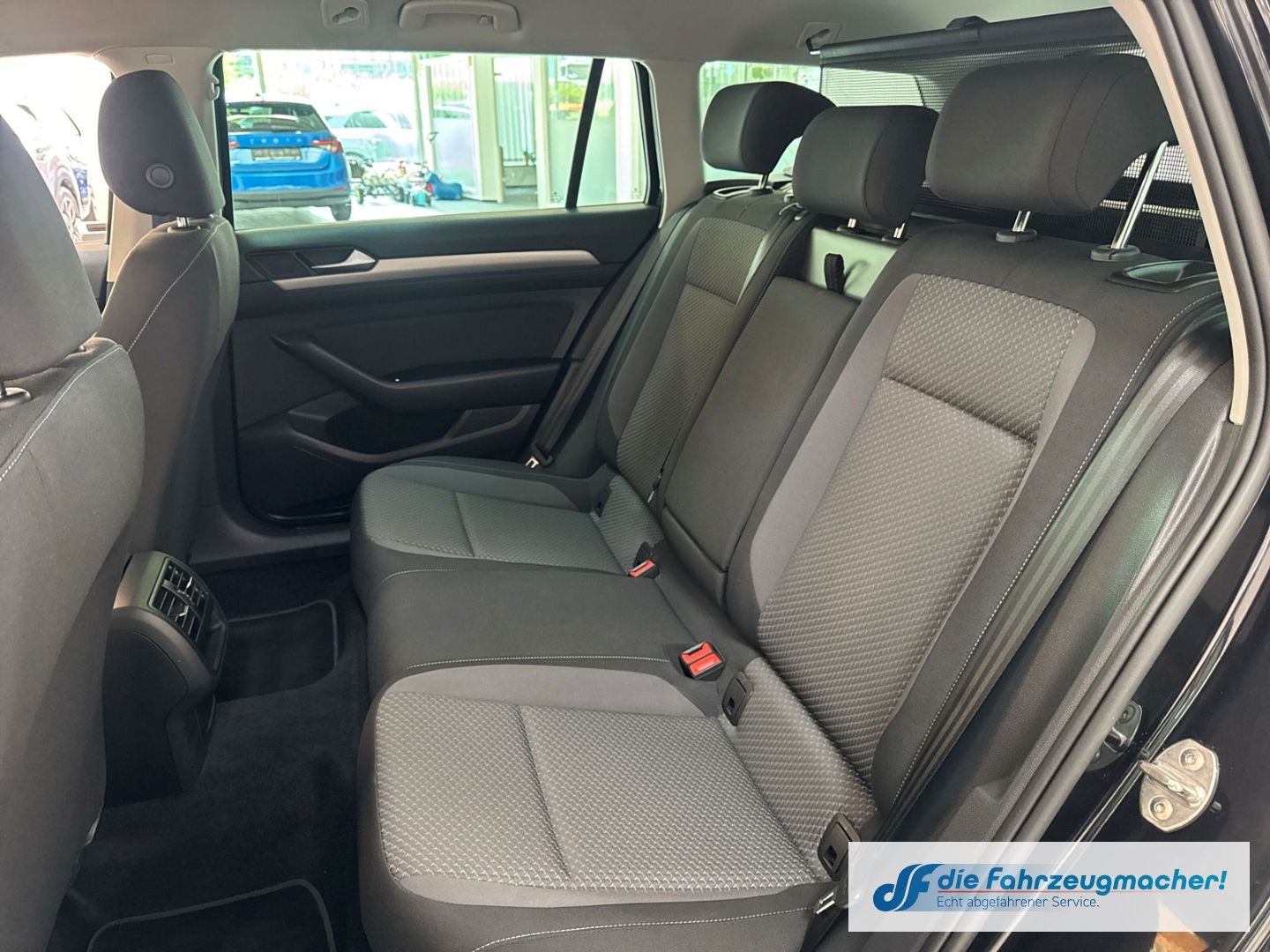 Fahrzeugabbildung Volkswagen Passat Variant Conceptline sch.AHK Navi LED ACC