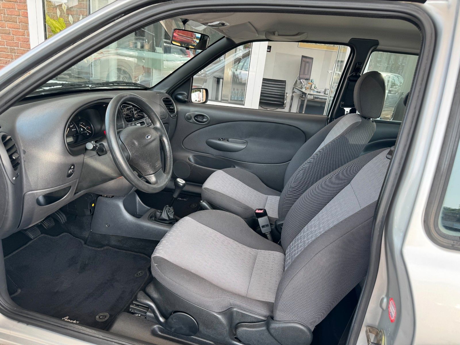 Fahrzeugabbildung Ford Fiesta 1.3 Klima/TÜV 8-27/Fast 1.Hd/40 Tkm