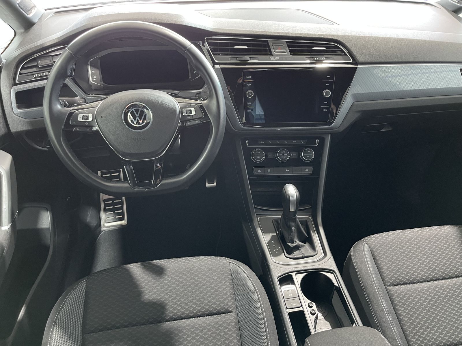 Fahrzeugabbildung Volkswagen Touran Comfortline 2.0 TDI*LED*Navi*PDC*Digital*