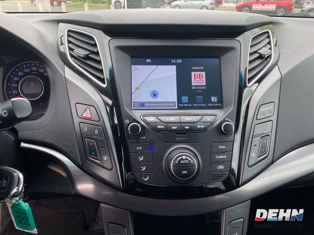 Hyundai i40cw 1.6 GDI blue Space Sicherheits-Navigation