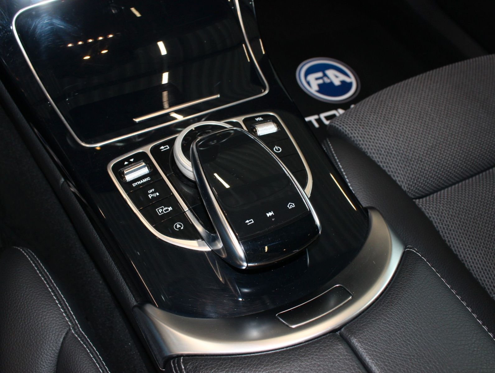 Fahrzeugabbildung Mercedes-Benz C 200 d T Avantgarde*Ambiente*Apple CarPlay