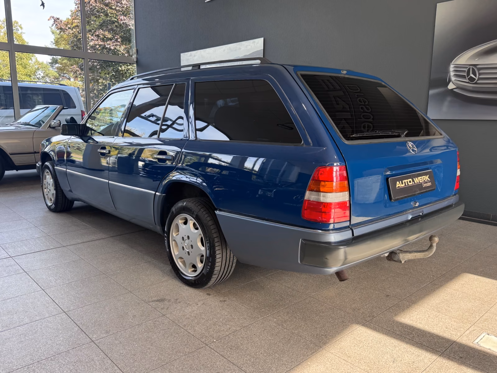 MERCEDES-BENZ E 230 132 ch BVA W124 - CLIM - CHAUFFAGE STATIONNAIRE - CUIR - ATTELAGE - 244600 km