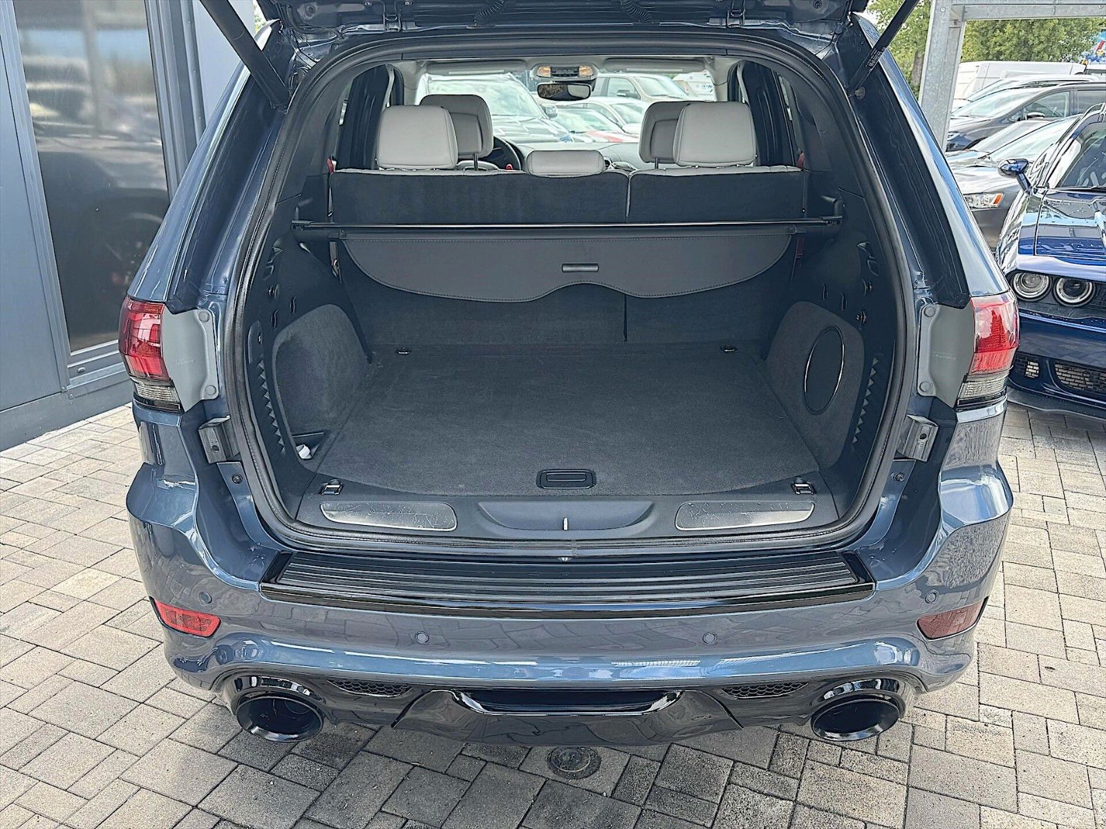 Fahrzeugabbildung Jeep Grand Cherokee 5.7 SRT Package SUMMIT LPG *ACC*