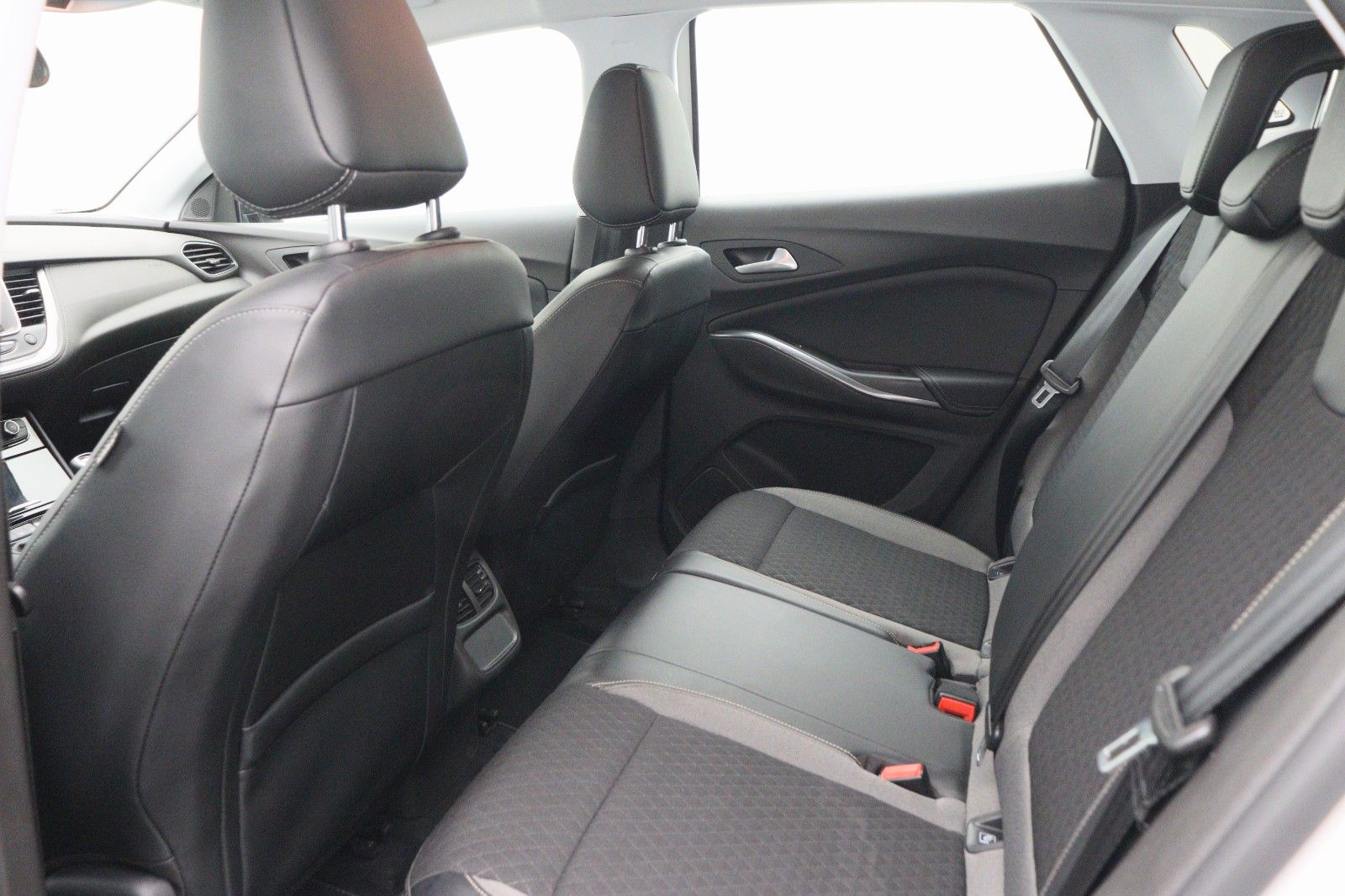 Fahrzeugabbildung Opel Grandland X 1.2 Edition AHK TEMPO LED