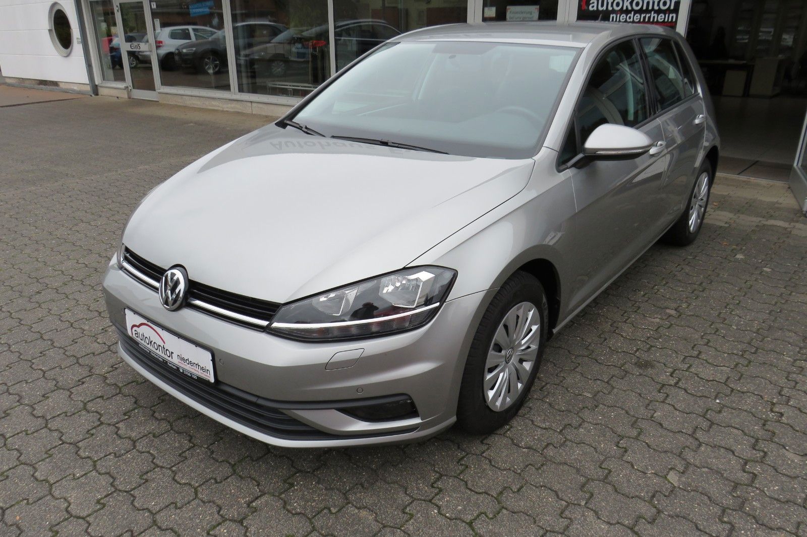 Fahrzeugabbildung Volkswagen Golf VII LIM. SITZH. TELVOR 8-FACH 4T. PDC 1.HD