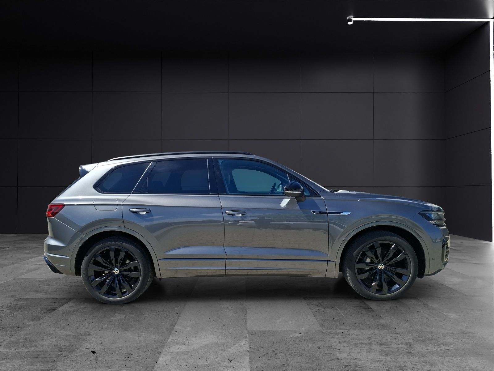 Fahrzeugabbildung Volkswagen Touareg TDI Elegance DSG 4M R-Line Matrix AHK Pa