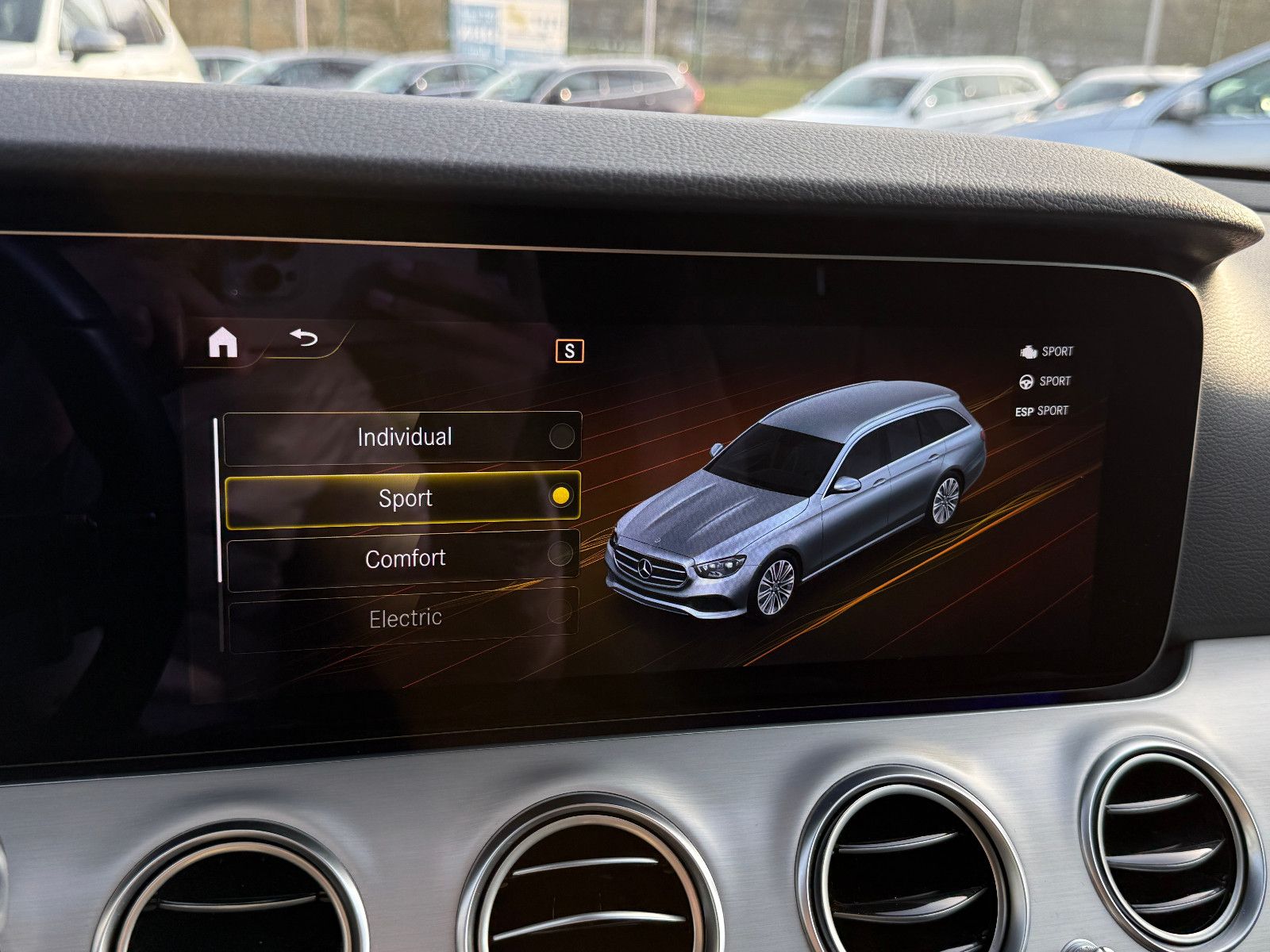 Fahrzeugabbildung Mercedes-Benz E 300de T Avg ACC HUD Keyless-Go Memory Kamera