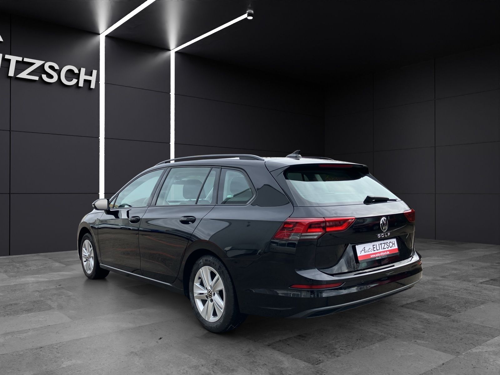 Fahrzeugabbildung Volkswagen Golf VIII Variant Life TDI LED Navi ACC AHK SHZ