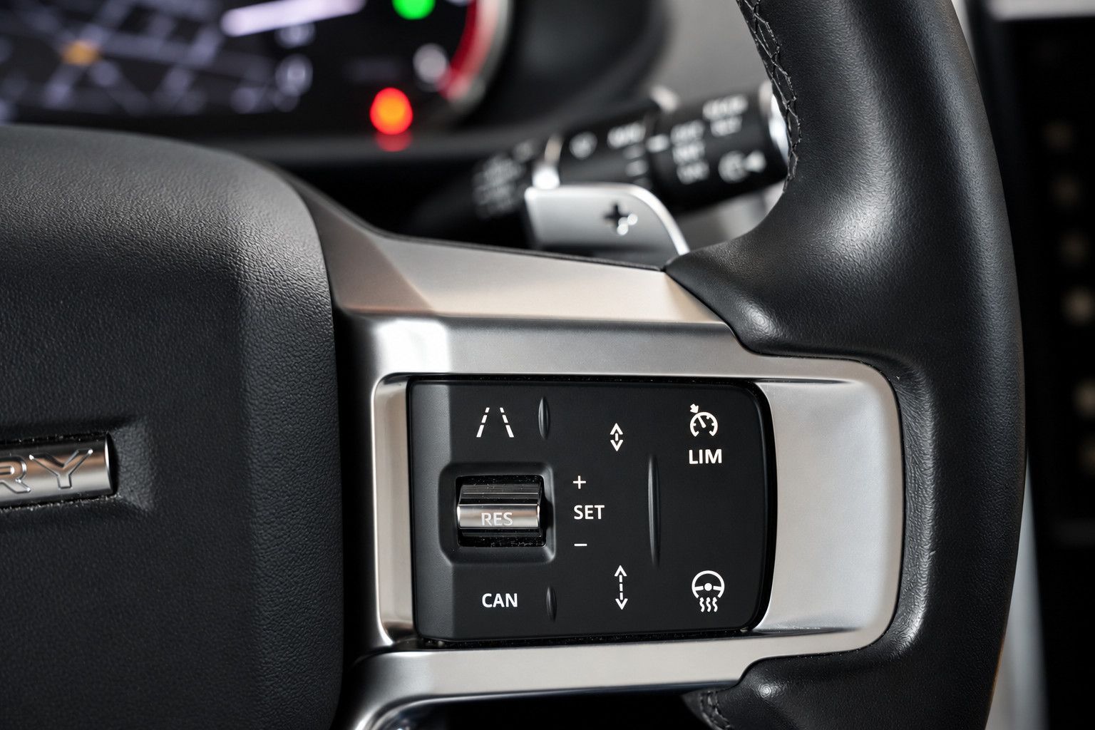 Fahrzeugabbildung Land Rover Discovery R-Dynamic AWD/7-SITZER/360'°Cam/AHK
