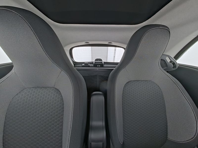 Fahrzeugabbildung Smart smart EQ fortwo EXCLUSIVE*22kW*JBL*Kam*LED*Pano*