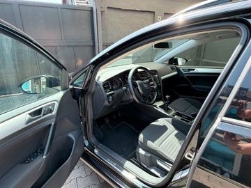 Volkswagen Golf - 6