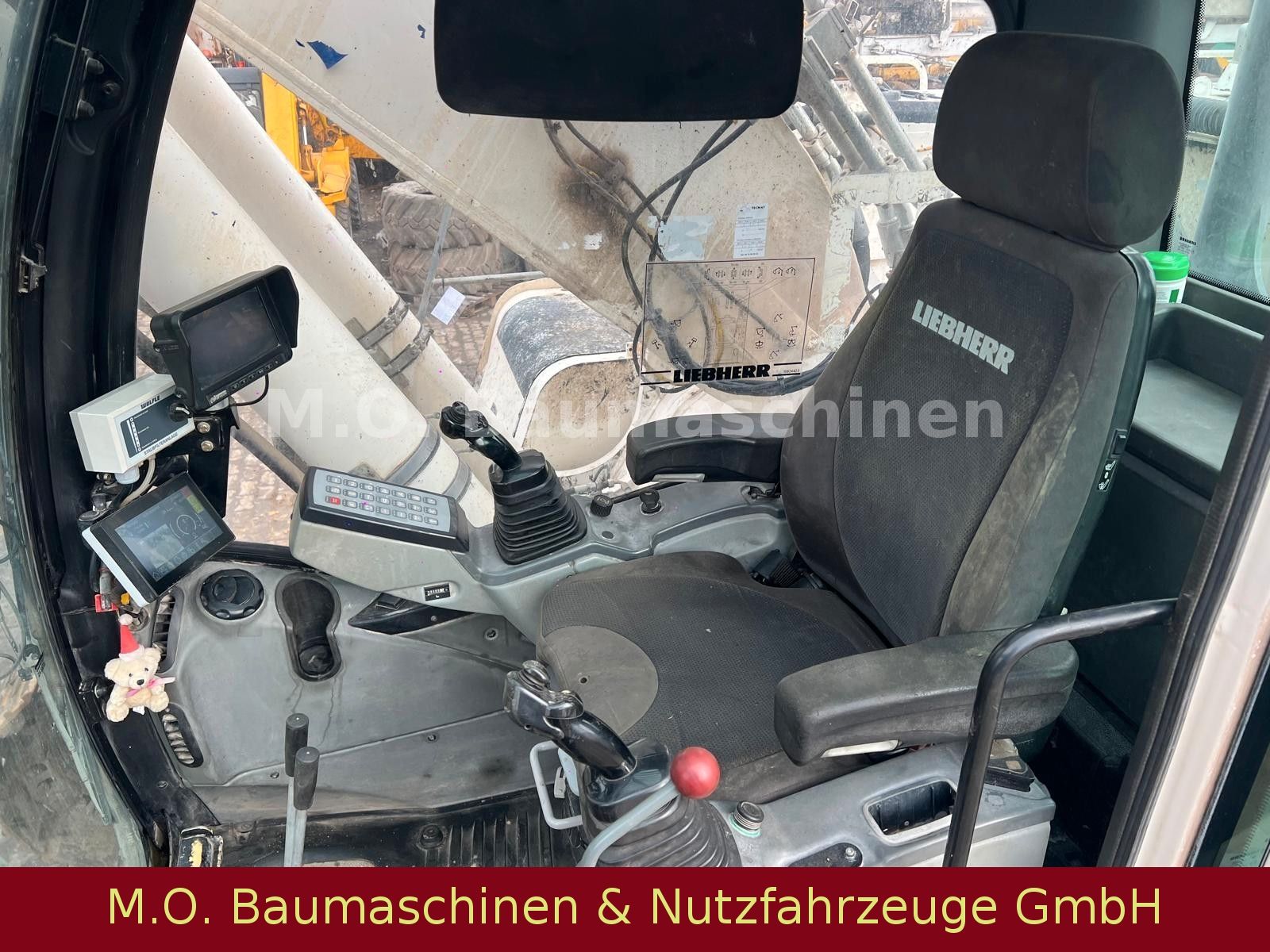 Fahrzeugabbildung Liebherr R 946 LC / AC / SW / Hammerline /
