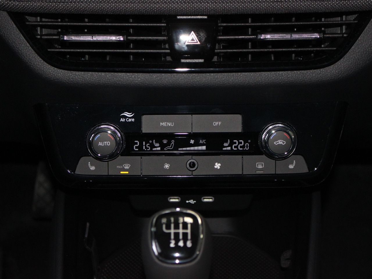 Fahrzeugabbildung SKODA Fabia 1.0 TSI Selection RFK/SHZ/APP/Keyless