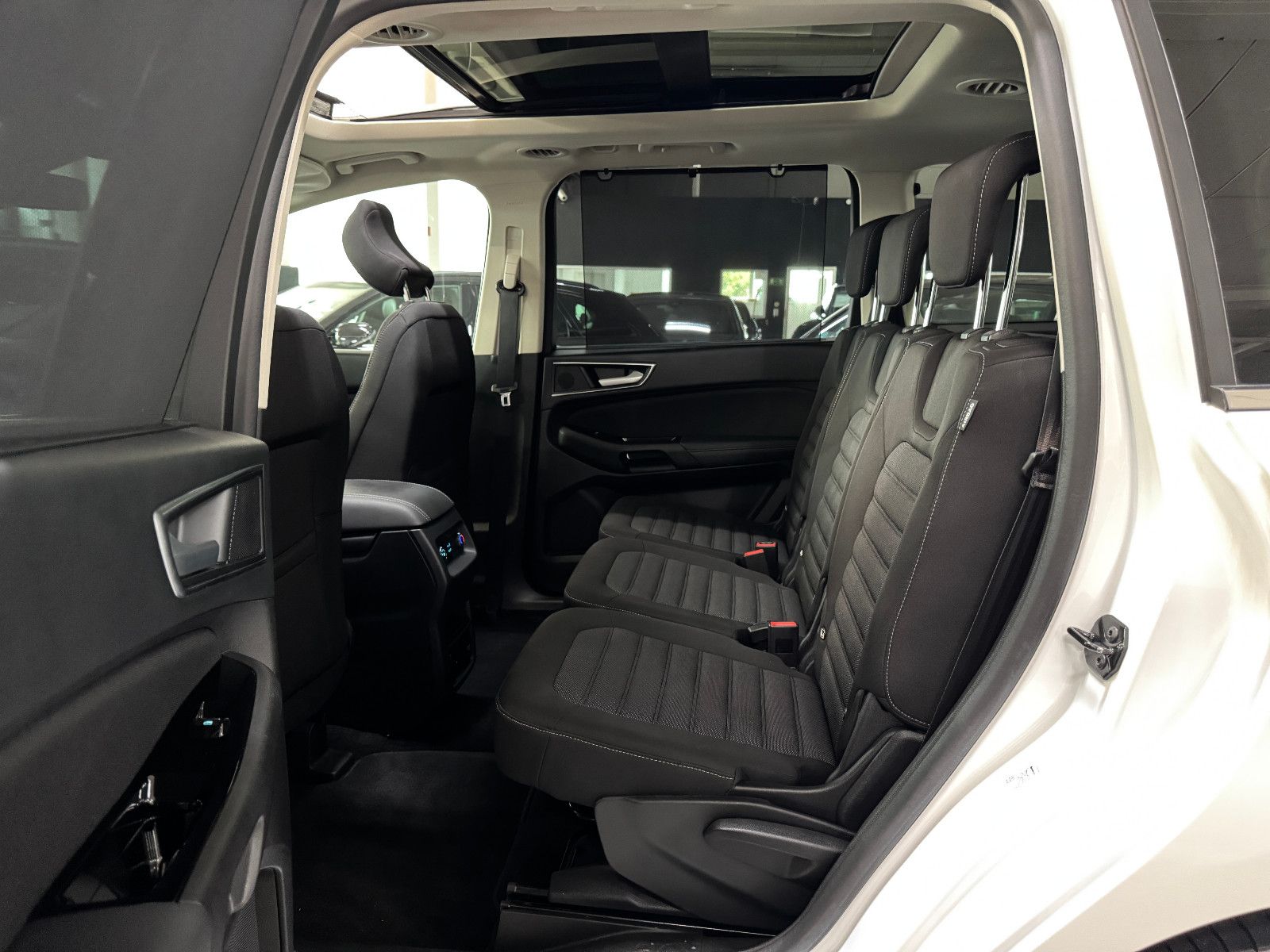 Fahrzeugabbildung Ford Galaxy TITANIUM SPORT AWD AUT 7-SITZER PANO VOLL
