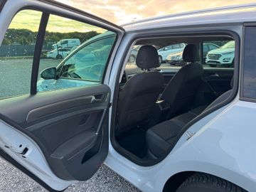 Volkswagen Golf - 10