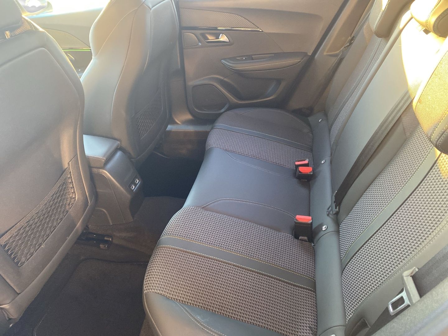 Fahrzeugabbildung Peugeot 2008 e- GT Elektromotor 136 *Sitzheizung*ACC*Kam