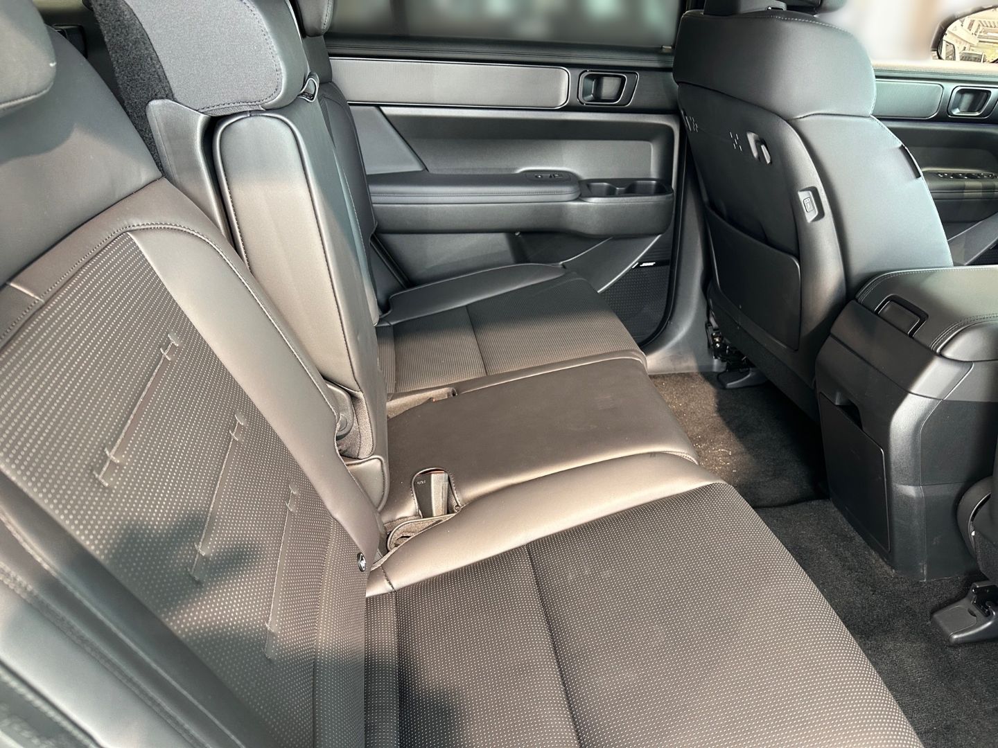Fahrzeugabbildung Hyundai SANTA FE PHEV (MY25) 1.6 T-GDI 4WD BLACKLINE 7-S