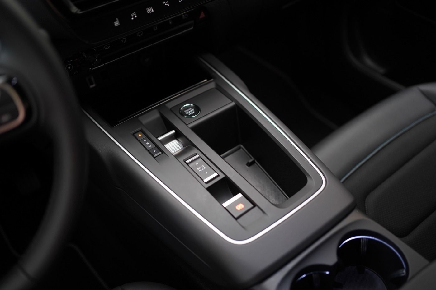 Fahrzeugabbildung Citroën C5 Aircross Plug In Hybrid 225 C-Series Navi DAB