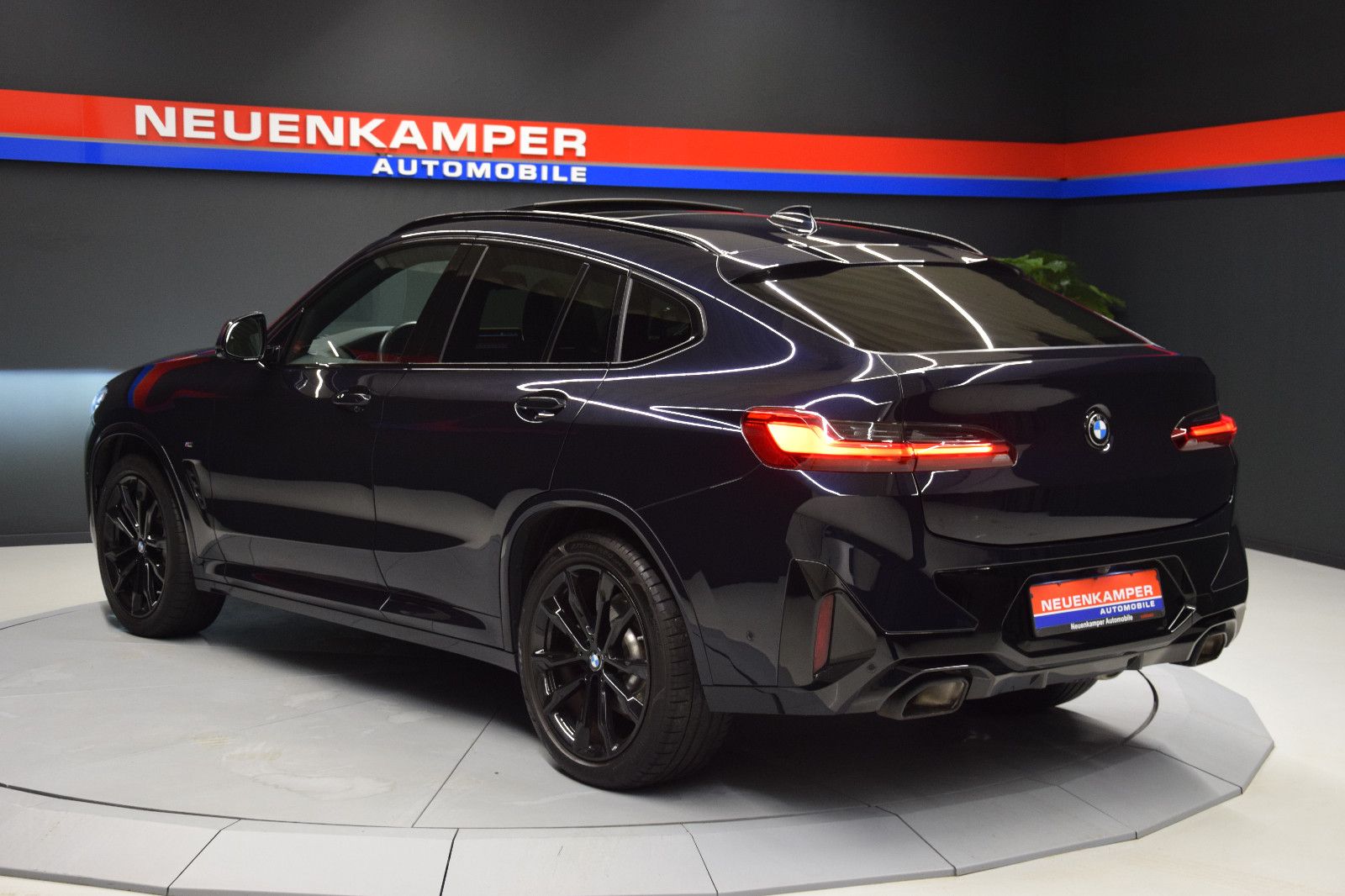 Fahrzeugabbildung BMW X4 xDrive 30 d M Sport Pano HuD Laser ACC AHK