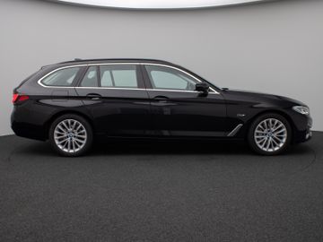 Fahrzeugabbildung BMW 530e xD Tour Luxury Line ACC HUD Pano Laser 360°