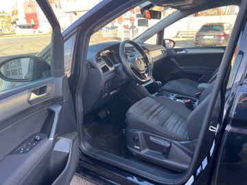 Volkswagen Touran - 12