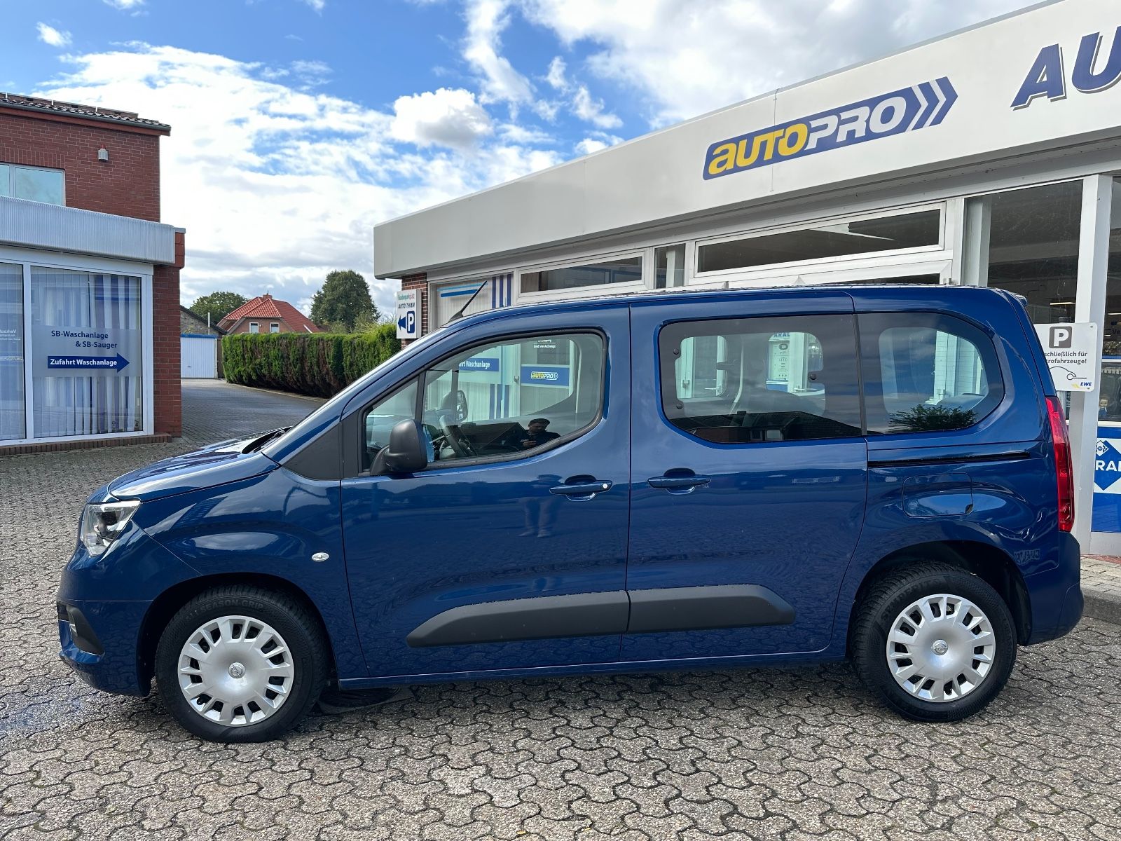 Fahrzeugabbildung Opel Combo Life 1.5 D Edition AHK/SHZG/Parkpilot/GRA
