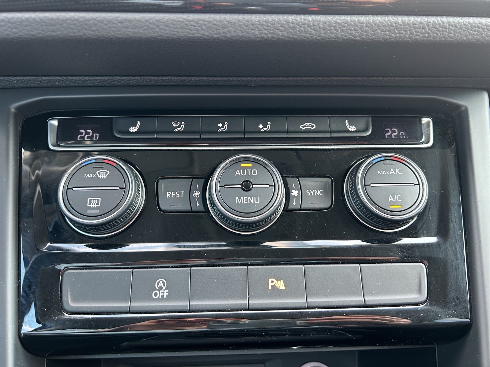 Fahrzeugabbildung Volkswagen Touran SOUND NAVI ACC RFK