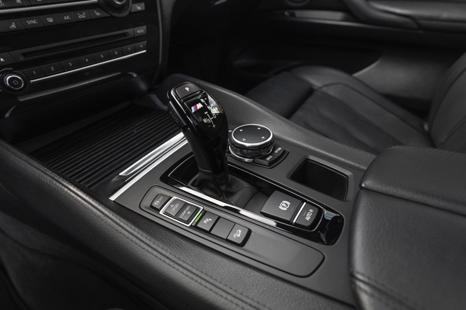 Fahrzeugabbildung BMW X6 xDrive35i M-Sport H&K KAM NAV M+S