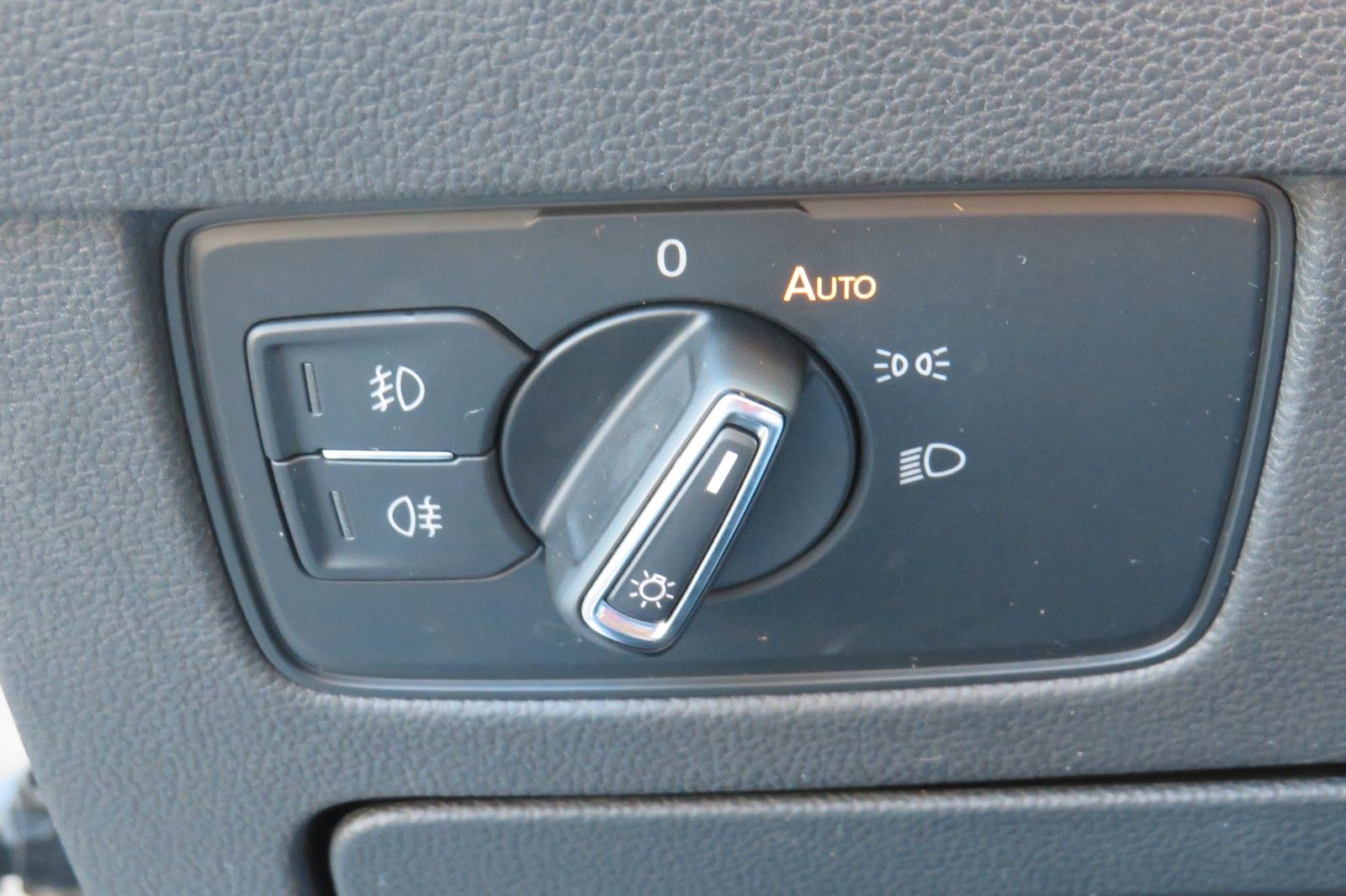 Fahrzeugabbildung Volkswagen Passat Variant Comfortline TDI DSG AHK NAVI