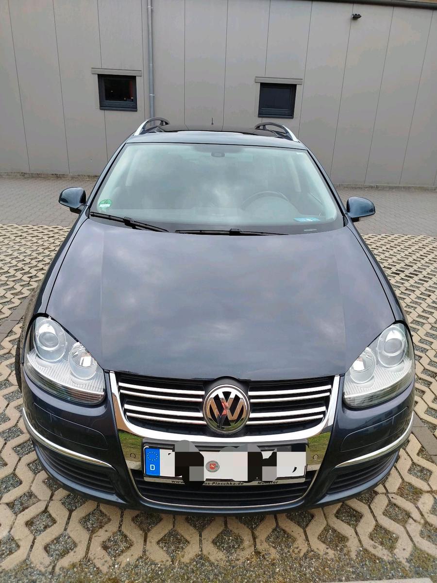 Volkswagen Golf 2009 — interior