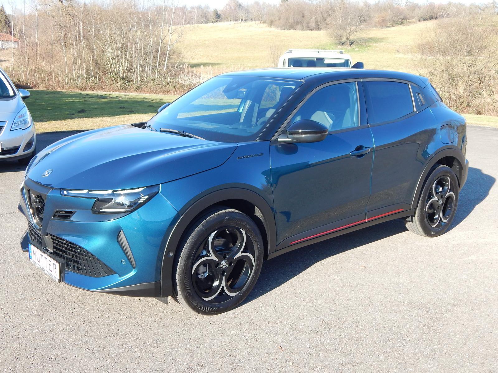 Alfa Romeo Junior Ibrida 1.2 VGT 48V-Hybrid Speciale AT