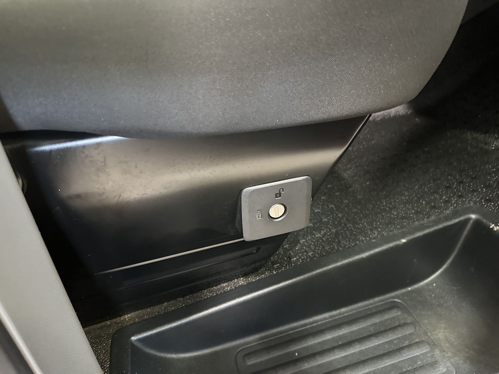 Fahrzeugabbildung Volkswagen T6.1 Transporter 2.0 TDI Kasten lang/Klima//Würt